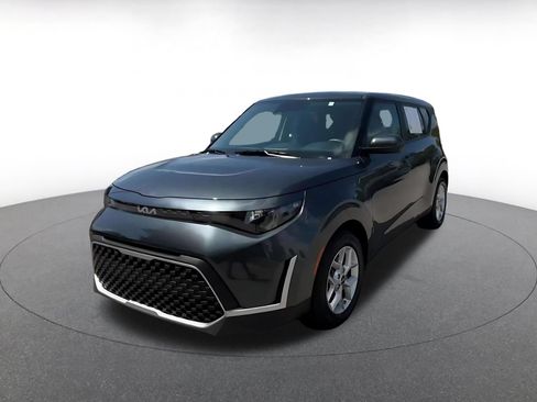 Used 2025 Kia Soul LX w/ LX Technology Package FWD image 7