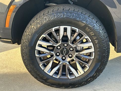 Certified 2025 Chevrolet Tahoe Z71 image 13