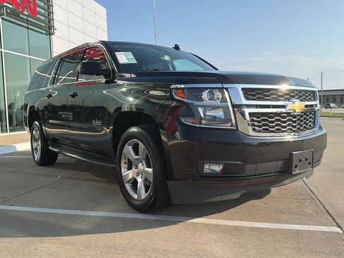 Used 2020 Chevrolet Suburban LT w/ Texas Edition Package RWD image 6