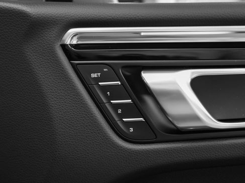 Certified 2026 Porsche Macan AWD/4WD image 20