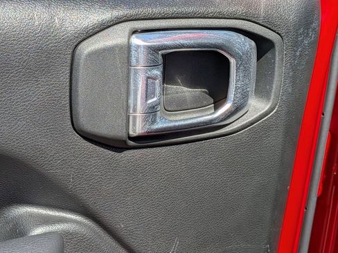 Used 2025 Jeep Wrangler Rubicon w/ Convenience Group image 27