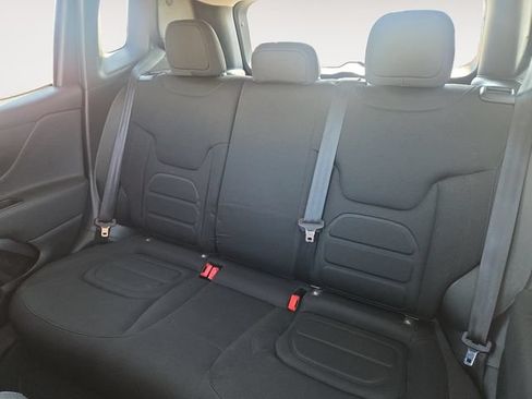 Used 2022 Jeep Renegade Latitude AWD/4WD image 13