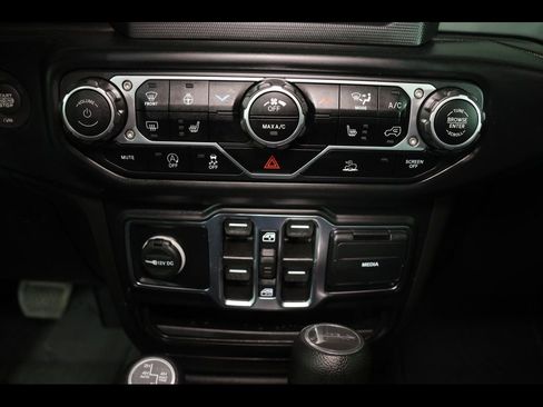 Used 2022 Jeep Gladiator Sport AWD/4WD image 25