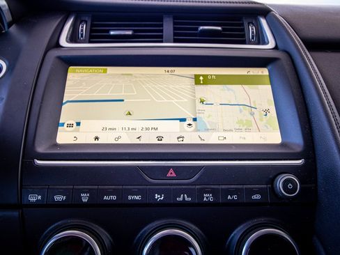 Used 2018 Jaguar E-PACE SE image 5