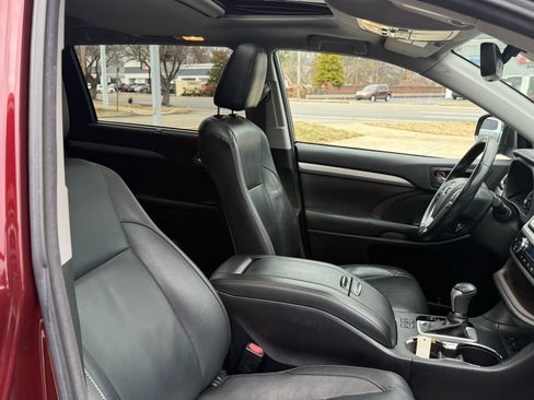 Used 2017 Toyota Highlander XLE image 21