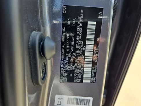 Used 2023 Toyota Highlander LE FWD image 32