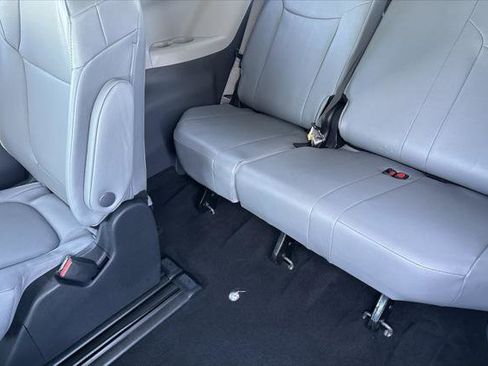 Certified 2024 Toyota Sienna XLE FWD image 14
