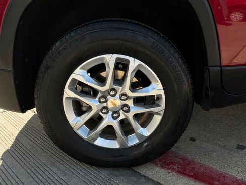 Used 2020 Chevrolet Traverse LT FWD image 9