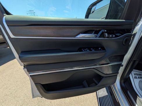 Used 2023 Jeep Grand Wagoneer 4WD image 18