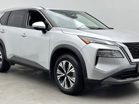 Used 2022 Nissan Rogue SV FWD image 3
