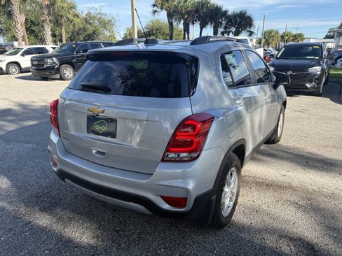 Used 2022 Chevrolet Trax LT w/ LT Convenience Package FWD image 7