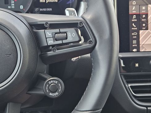 Used 2026 Porsche Macan image 27