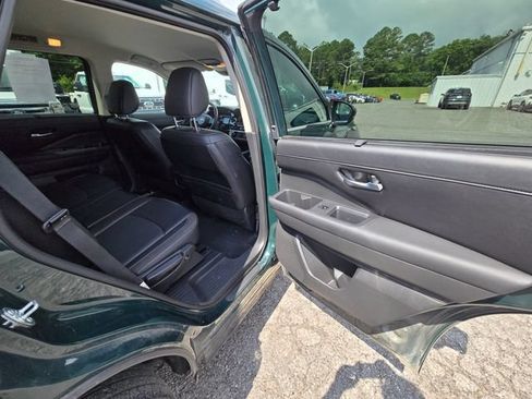 Used 2024 Nissan Pathfinder SL AWD/4WD image 8
