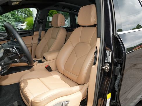 Certified 2026 Porsche Macan AWD/4WD image 5