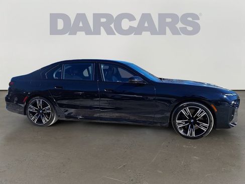 Used 2025 BMW 760i xDrive w/ Executive Package AWD/4WD image 7