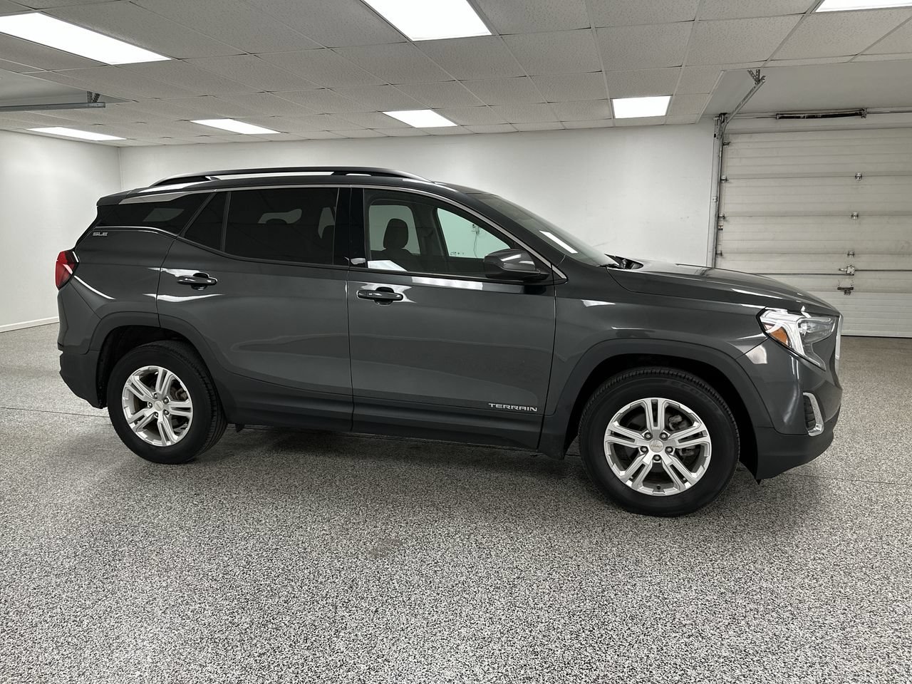 Used 2020 GMC Terrain SLE w/ Driver Convenience Package AWD/4WD image 1