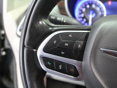 Used 2022 Chrysler Pacifica Limited image 10