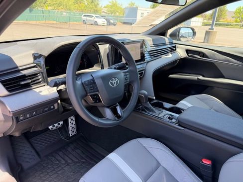 Used 2025 Toyota Camry SE FWD image 16
