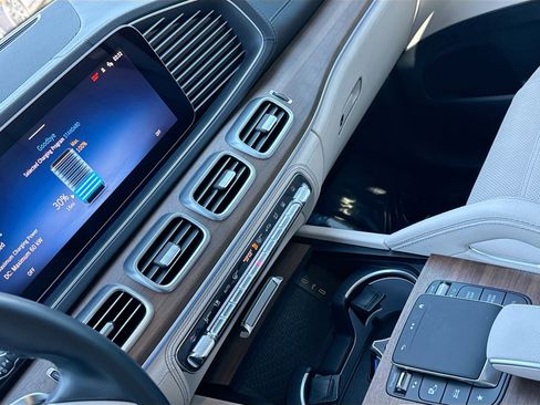 Used 2024 Mercedes-Benz GLE 450e 4MATIC image 26