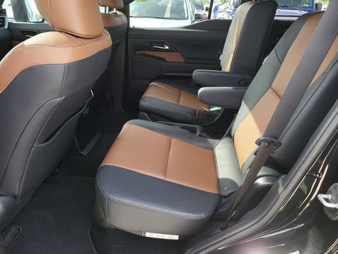 Used 2025 Lexus GX 550 w/ Accessory Package (Z1) AWD/4WD image 13