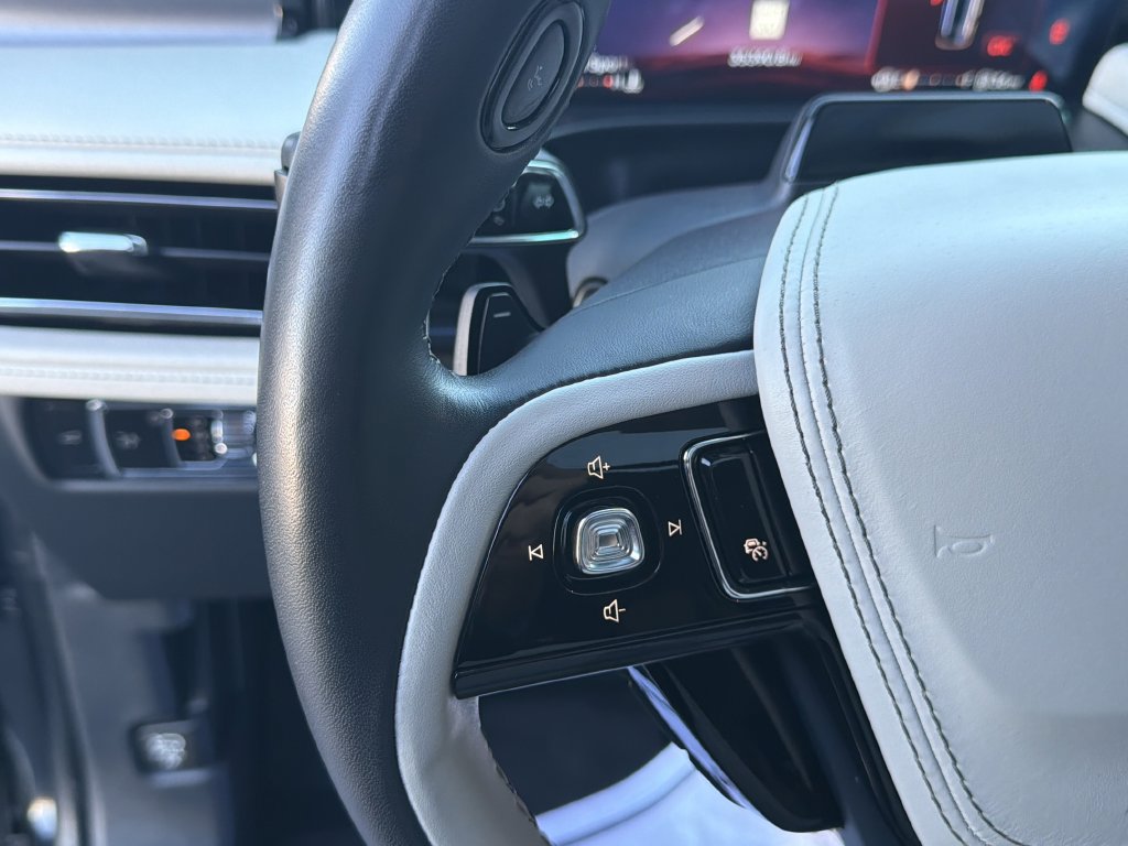 Used 2025 Lincoln Aviator 2WD image 25