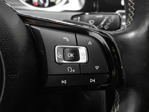 Used 2016 Volkswagen Golf R 4-Door image 52