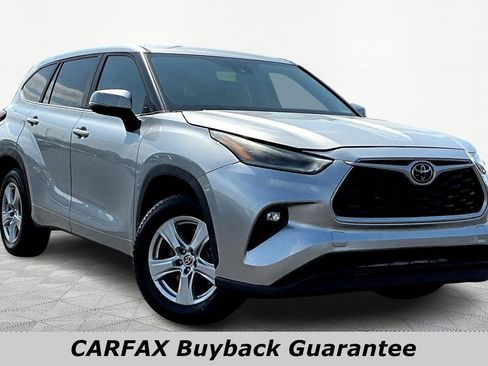 Used 2023 Toyota Highlander LE FWD image 3