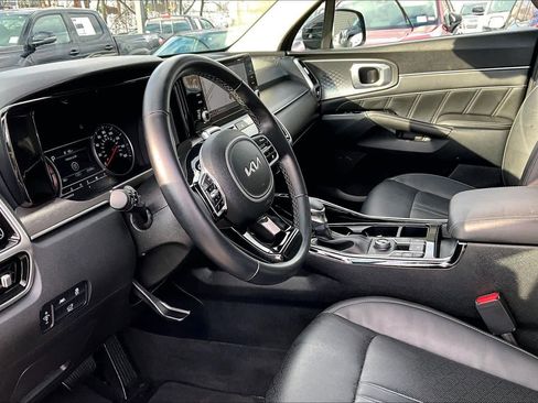 Used 2022 Kia Sorento SX image 16