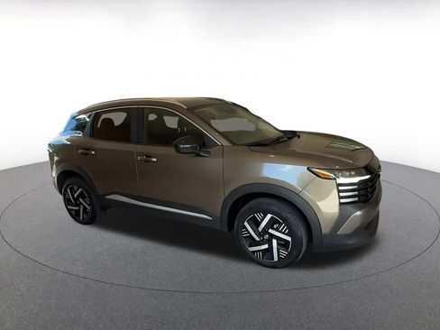 Used 2026 Nissan Kicks SV w/ Cold Weather Package FWD image 2