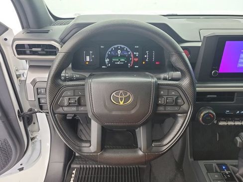 Used 2025 Toyota Tacoma SR5 AWD/4WD image 21