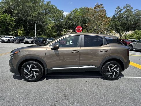 Used 2025 Nissan Kicks SV FWD image 11
