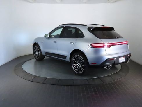 Certified 2026 Porsche Macan AWD/4WD image 3