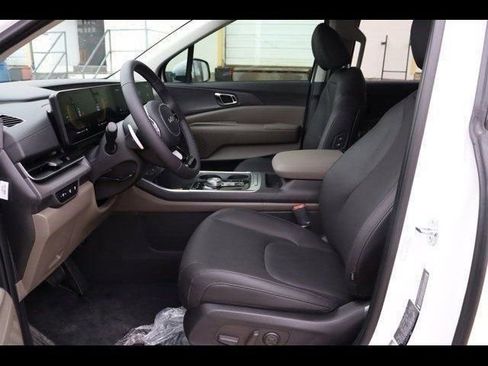 New 2026 Kia Carnival EX image 21