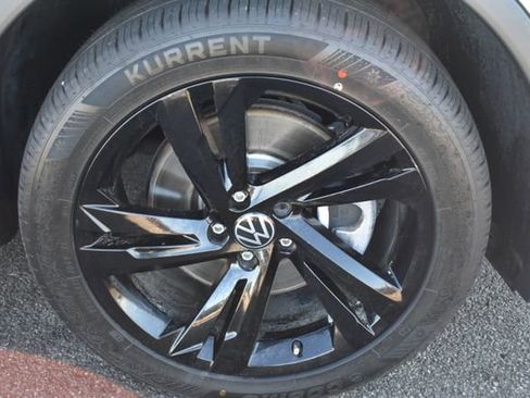 Used 2023 Volkswagen Tiguan SE R-Line image 49