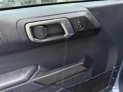 Used 2025 Ford Bronco Badlands image 11