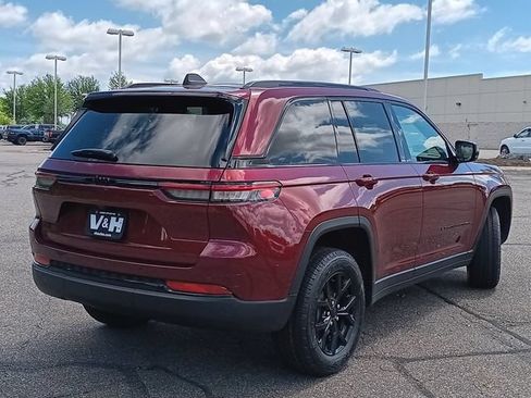 Used 2024 Jeep Grand Cherokee Altitude AWD/4WD image 24