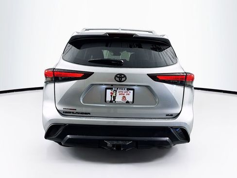 Used 2024 Toyota Highlander XLE image 8