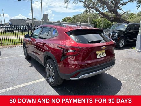 Used 2025 Chevrolet Trax LT w/ LT Convenience Package FWD image 4