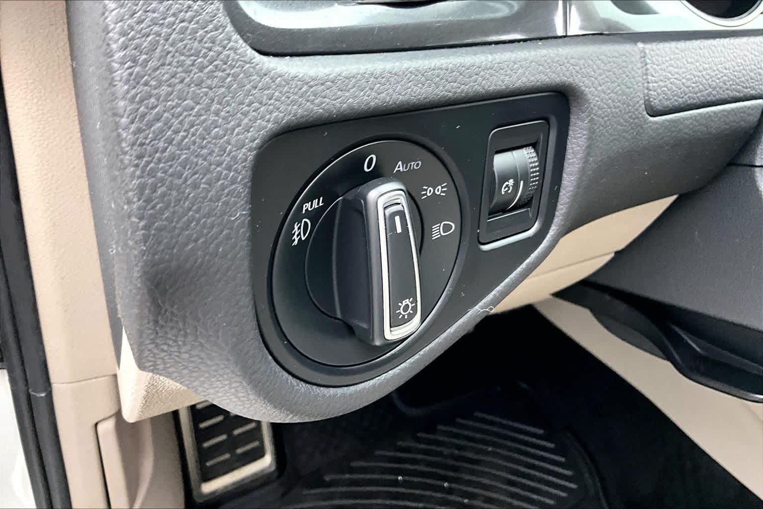 Used 2019 Volkswagen Golf Alltrack S AWD/4WD image 32