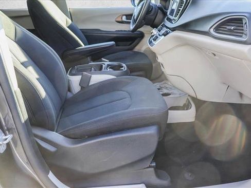 Used 2018 Chrysler Pacifica Touring Plus w/ Tire & Wheel Group image 30