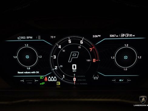 Used 2025 Lamborghini Urus SE image 55