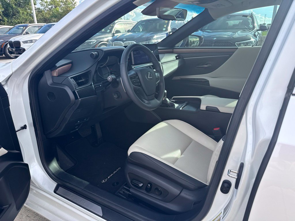 Used 2025 Lexus ES 350 w/ Premium Package FWD image 12