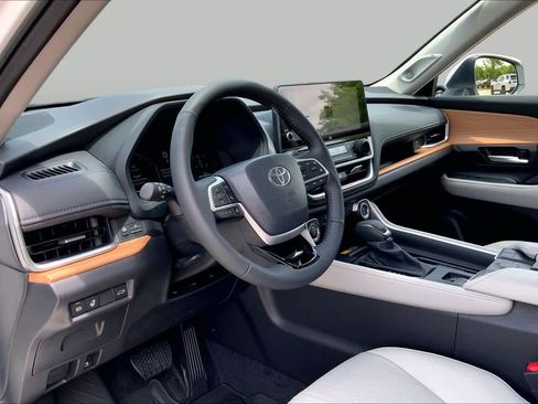 Used 2026 Toyota Grand Highlander FWD image 18