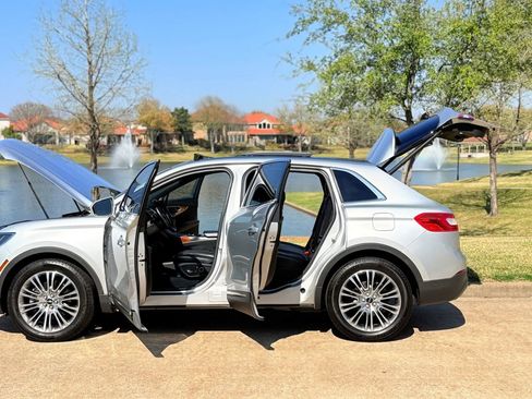 Used 2018 Lincoln MKX Reserve FWD image 14