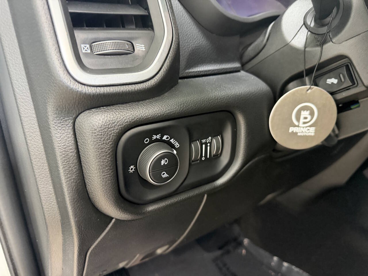 Used 2024 RAM 2500 Laramie w/ Safety Group AWD/4WD image 39
