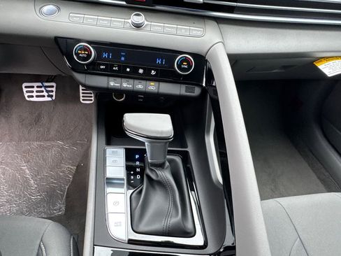 New 2025 Hyundai Elantra SEL image 19
