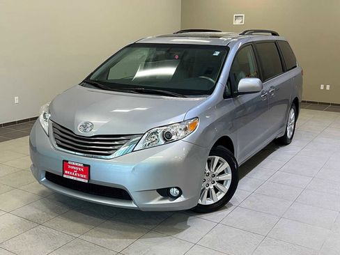 Used 2014 Toyota Sienna XLE image 1