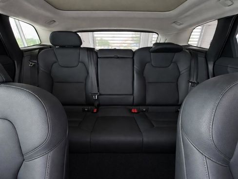 Used 2023 Volvo XC60 B5 Plus AWD/4WD image 14