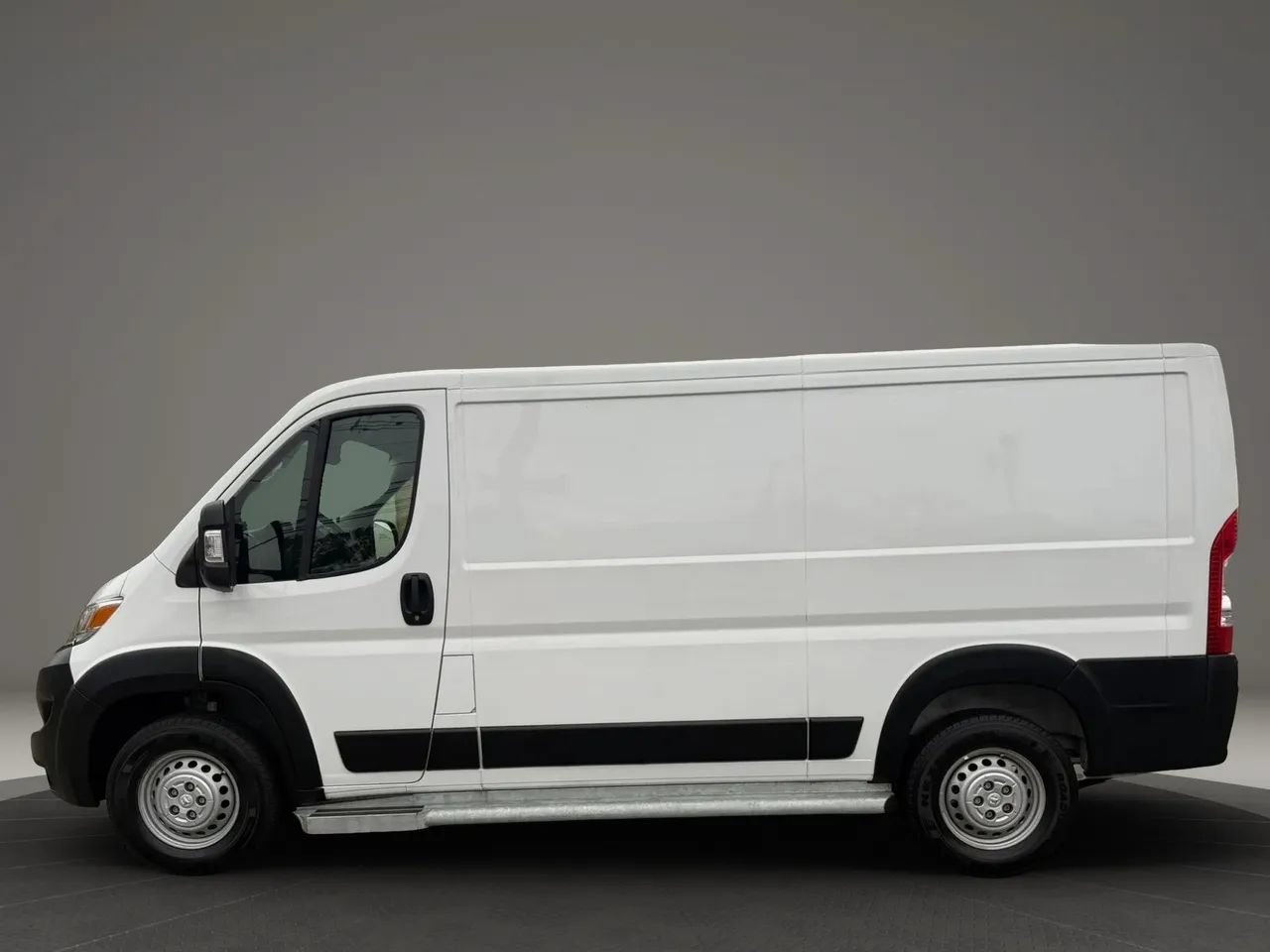 Used 2025 RAM ProMaster 2500 w/ U-Haul Equipment Group FWD image 8