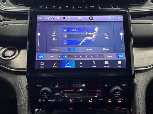 Used 2022 Jeep Grand Cherokee Limited 4xe image 25